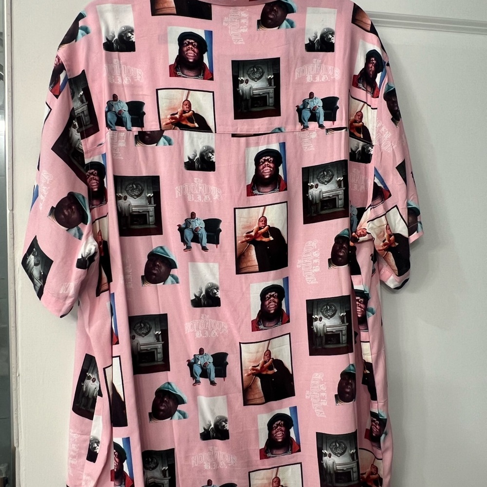 Notorious B.I.G. Graphic casual Button-Up Shirt men’s  Large pink EUC - Picture 5 of 6